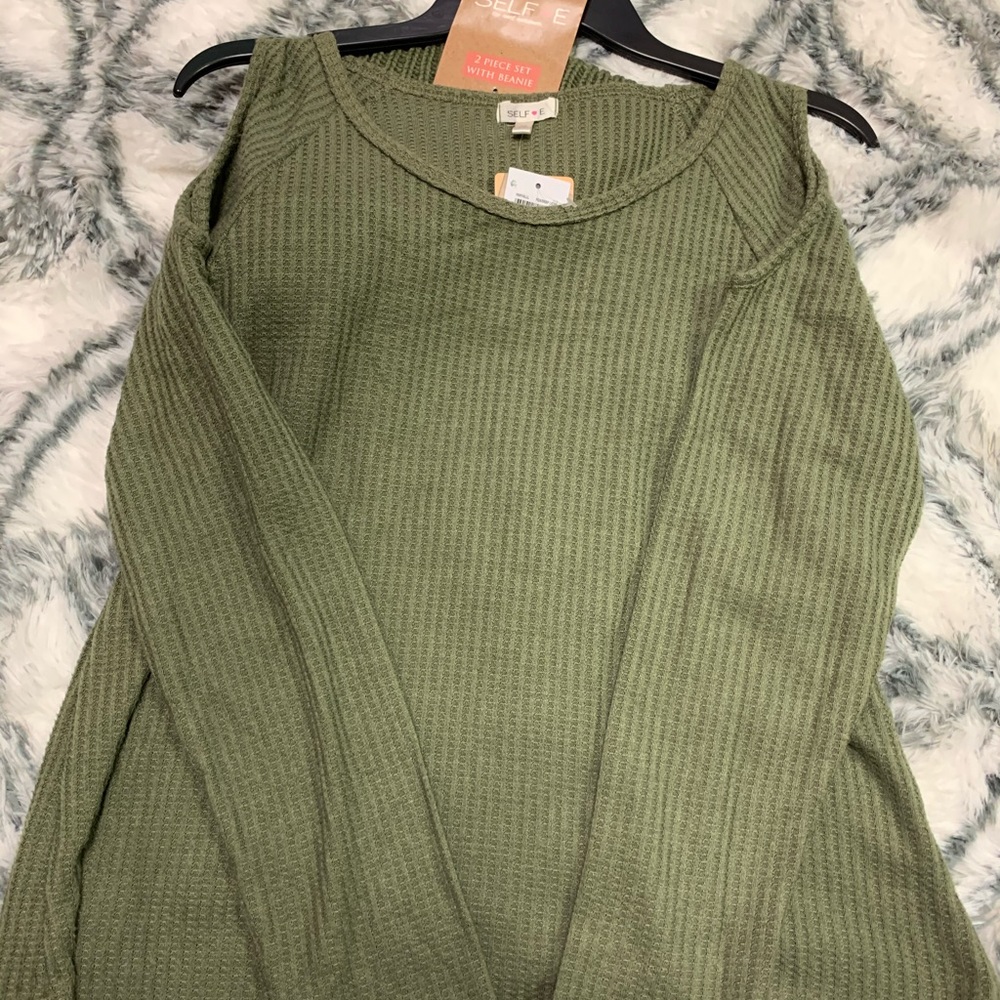 Knit Pullover Top with Cutout shoulder sleeve